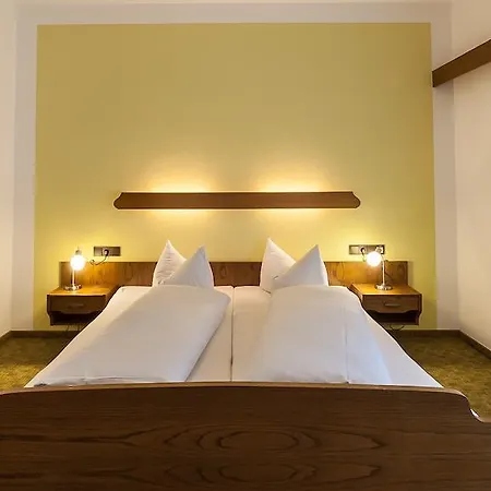 Gasthuis Zum Hirsch 3*