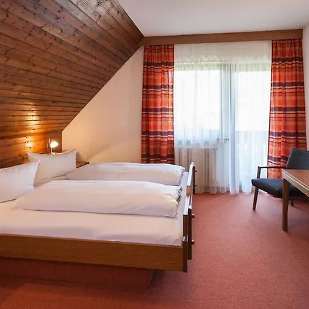 Gasthuis Zum Hirsch 3*